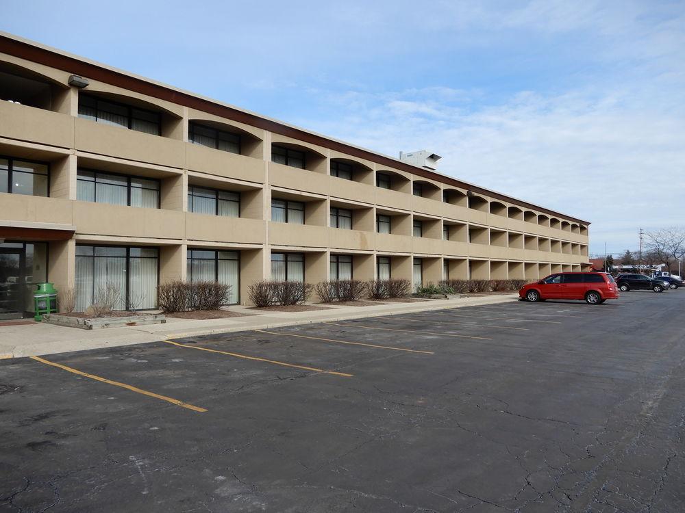 Clarion Hotel Milwaukee Airport Exterior foto