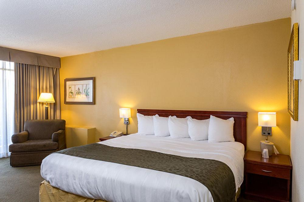 Clarion Hotel Milwaukee Airport Exterior foto
